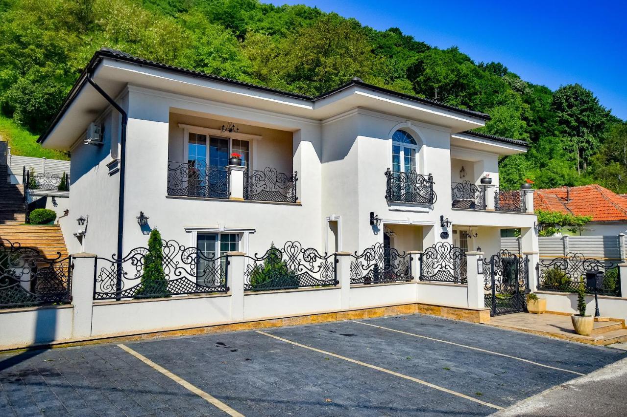 Sarada Boutique Luxury Apartment Deva Exterior foto
